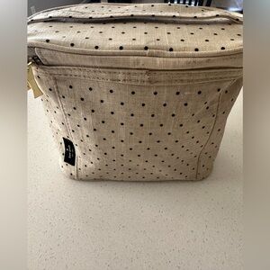 KATE SPADE ♠️ LUNCH BOX  BEIGE WITH BLACK POLKA DOTS OUT TO LUNCH